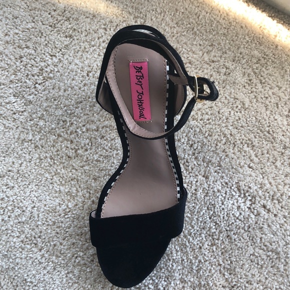 Betsey Johnson Mattie Velvet ✨Glitter✨Heel - Picture 2 of 4
